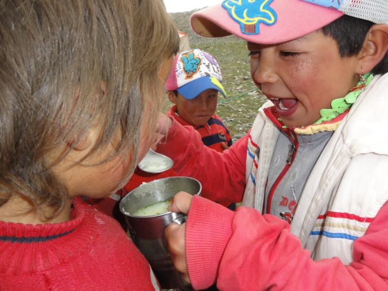otroci poiskušajo slovensko juho